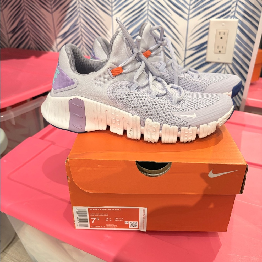 Nike Women's Sneakers in Light Purple and White